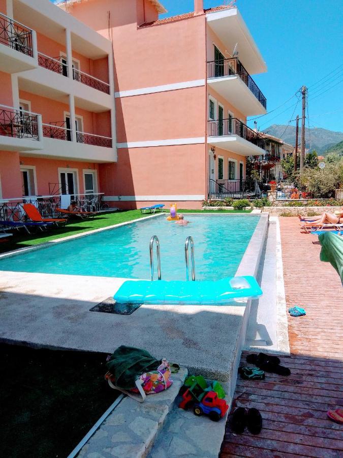 Hotel Delfini à Nydri  Extérieur photo
