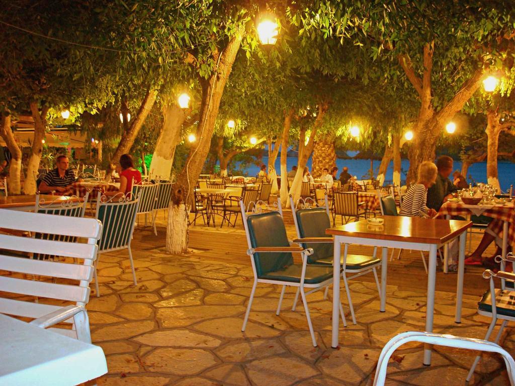 Hotel Delfini à Nydri  Extérieur photo