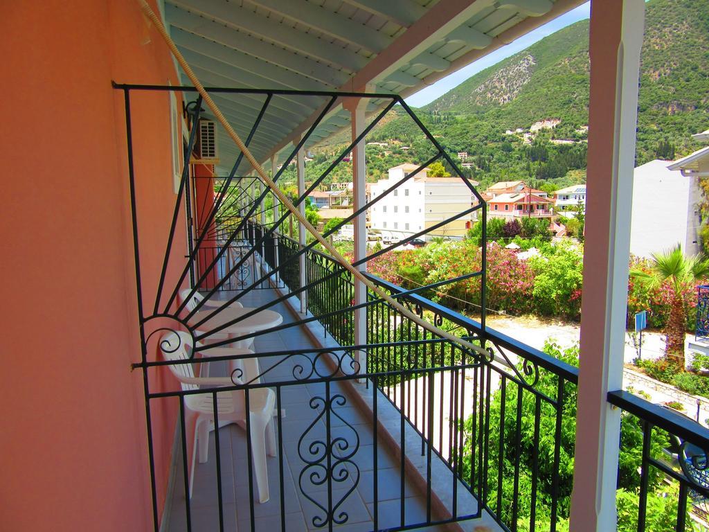 Hotel Delfini à Nydri  Extérieur photo