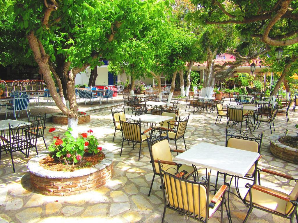 Hotel Delfini à Nydri  Extérieur photo
